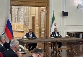 عراقچی در نشست خبری با لاوروف: اروپایی‌ها باید مسیر عقلانیت را در پیش بگیرند