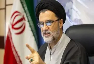  نبویان: چرا برای هفته بعد قرار مذاکره گذاشتید؟