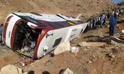 شناسایی هویت ۹ جان‌باخته حادثه واژگونی اتوبوس در محور اصفهان – نطنز+ اسامی