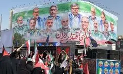 استقبال پرشور مردم از پیکر پاک شهدا در میدان انقلاب تهران