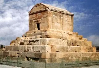 چرا به نام کوروش حساسیت دارید؟