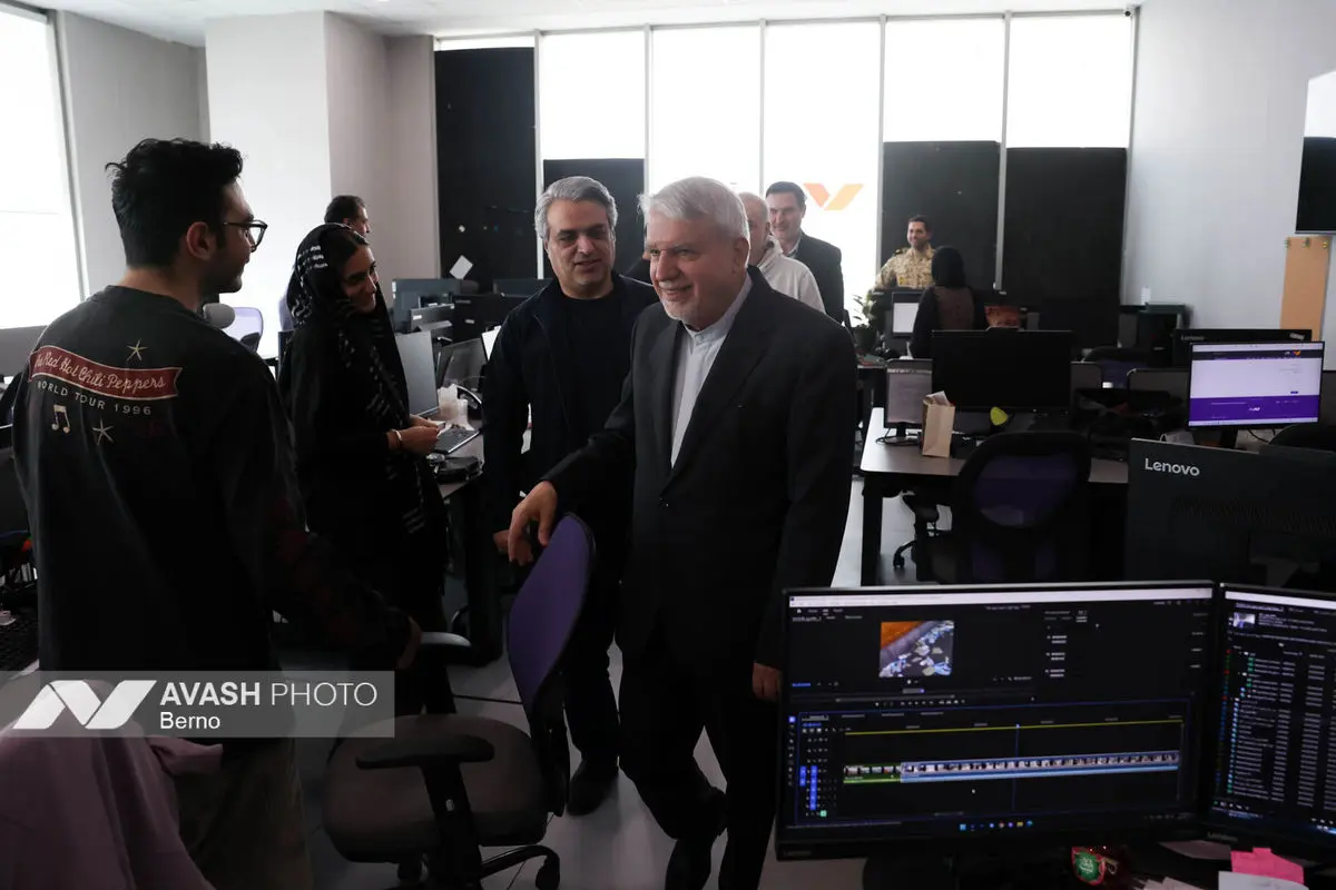 بازدید سیدرضا صالحی امیری از تحریریه آوش