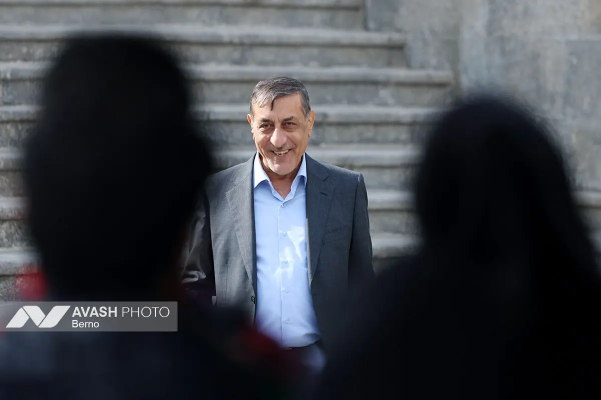 اعضای هیأت دولت در جمع خبرنگاران