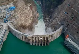 نیروگاه‌های بالای ۱۰ مگاوات برق‌آبی در دسته تجدیدپذیرها قرار نمی‌گیرند
