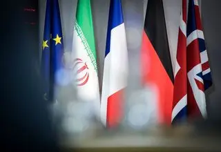 مذاکرات ایران و تروئیکا اروپا هم به تعویق افتاد