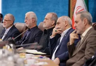 پزشکیان: هیچ‌کس نباید با شکم گرسنه شب سر بر بالین بگذارد