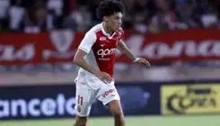 عجیب‌ترین شروع ‏CL‏: گرفتار در فرودگاه با لباس زیر!‏
