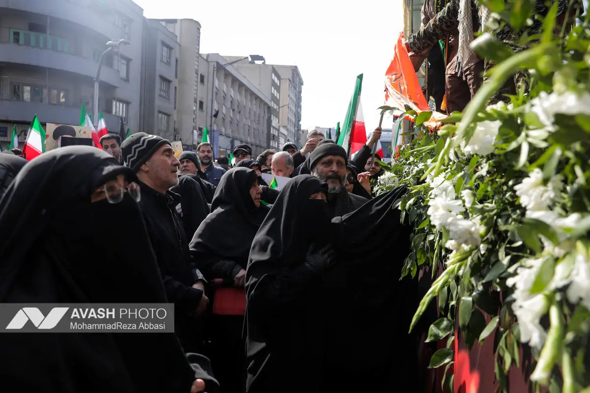 تشییع پیکر ۳۵ شهید جنگ رمضان در تهران -۲
