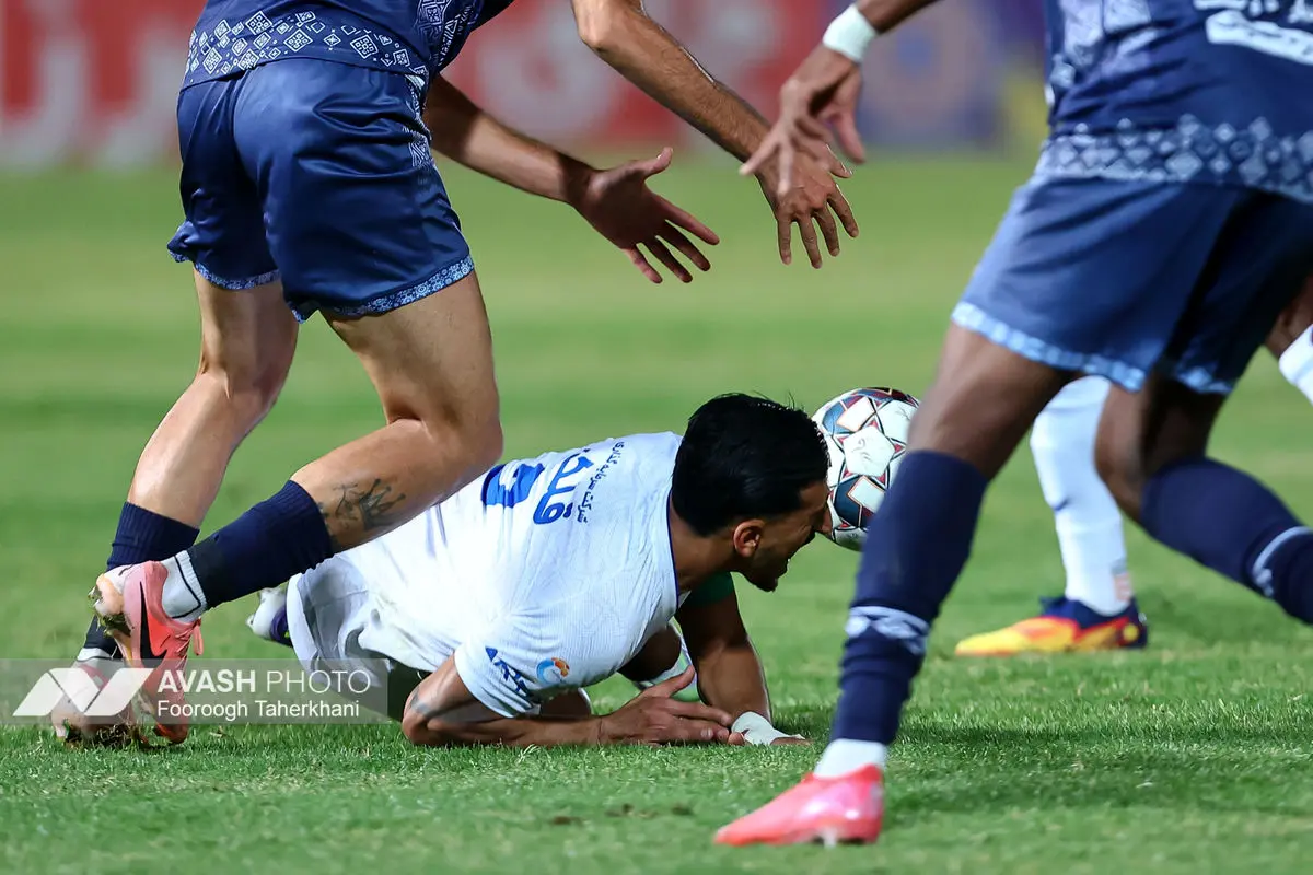 لیگ برتر فوتبال - استقلال و چادرملو