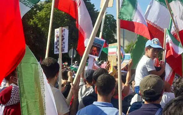 تظاهرات در برلین در حمایت از ایران 