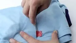 نحوه پاک کردن آدامس از روی لباس