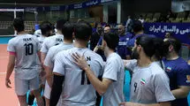 ملی‌پوشان والیبال با بازوبند مشکی وارد زمین می‌شوند
