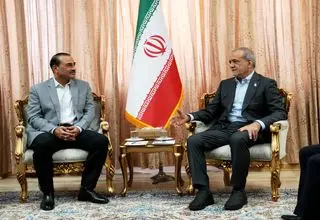 عاصم منیر با پزشکیان دیدار کرد