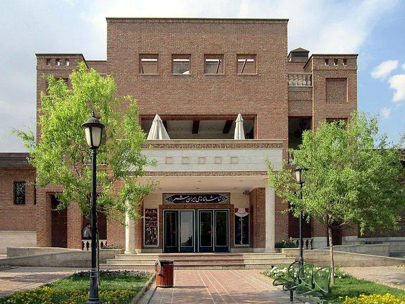 نمایشهای تماشاخانهی ایرانشهر از ۱۸ تیر به صحنه میروند