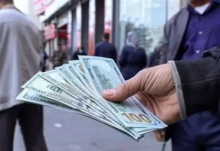 اعلام قیمت ارزها در بازار؛ دلار به قیمت ۱۱۲ هزار و ۴۵۰ تومان رسید