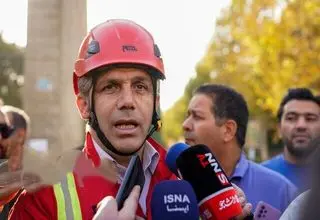 مهار آتش‌سوزی در ساختمان اداری ـ تجاری شش‌طبقه در یوسف‌آباد