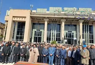 پیکر منوچهر کیانی در «باغ‌مزار مشاهیر و مفاخر فارس» به خاک سپرده شد