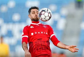 خیبر خرم آباد در نیمه اول مقابل پرسپولیس به پیروزی رسید 