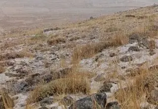 لحظه بارش برف در روستای میاب مرند در 30 شهریورماه