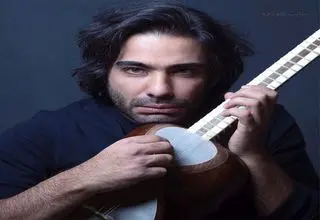 علی قمصری در برج آزادی برای ایران می‌نوازد