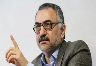 باید به احترام آقای خامنه‌ای کلاه از سر برداریم