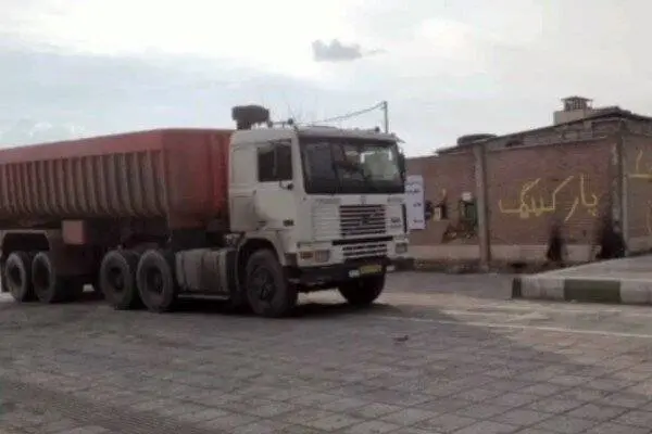 توقیف تریلی با راننده ۱۳ ساله!