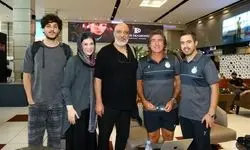 دیدار آبی‌پوشان با هنرمندان معروف در فرودگاه