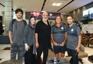 دیدار آبی‌پوشان با هنرمندان معروف در فرودگاه