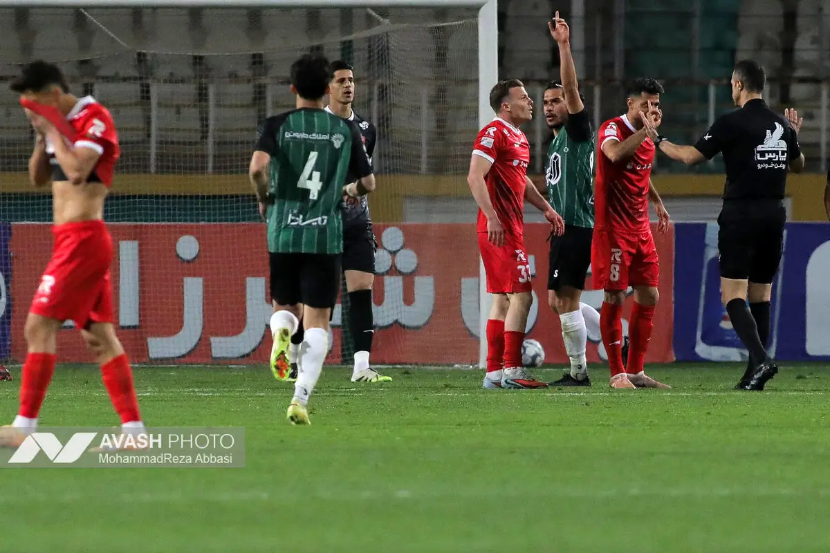 دیدار تیم های فوتبال  پرسپولیس تهران و خیبر خرم آباد