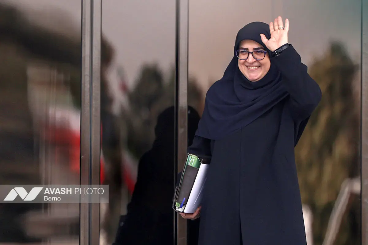 اعضای هیأت دولت در جمع خبرنگاران