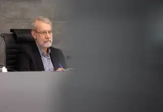 کدام ایرانی باغیرتی شرط محدود کردن بُرد موشک را می‌پذیرد؟
