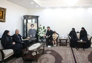 پزشکیان به منزل شهید آیت‌الله آل‌هاشم رفت 