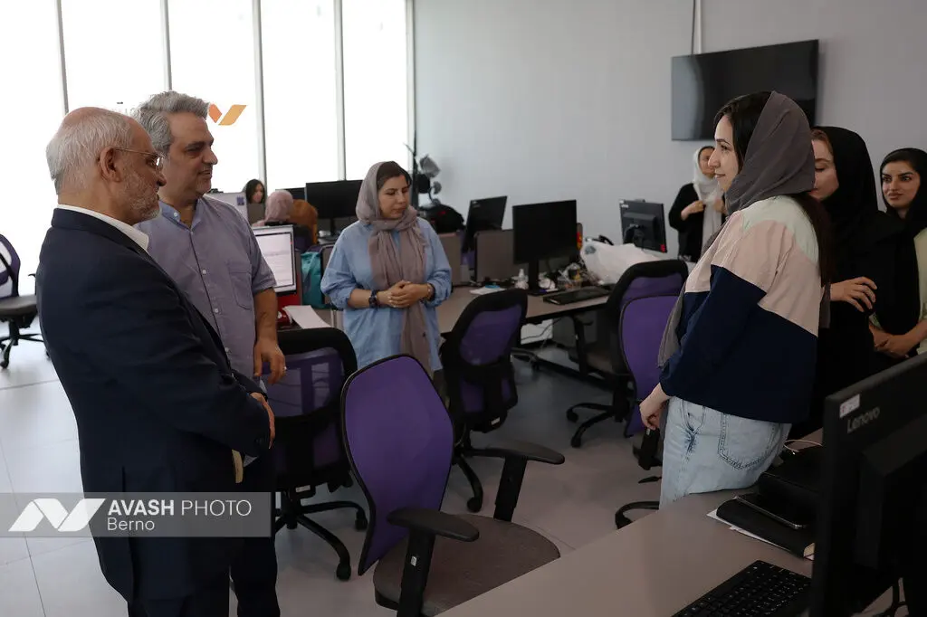 بازدید حاجی میرزایی از تحریریه آوش