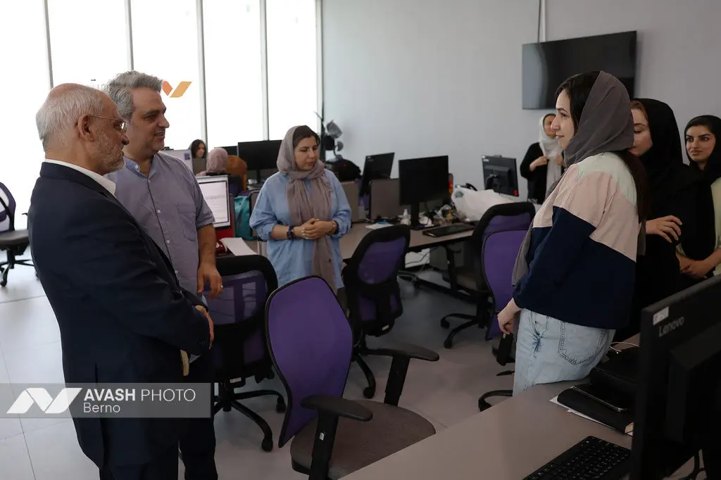 بازدید حاجی میرزایی از تحریریه آوش
