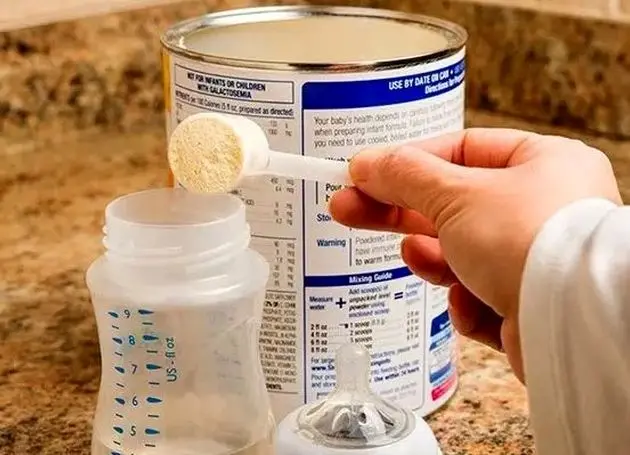 قیمت شیرخشک را اصلاح کنند و یارانه‌اش را مستقیم به خانواده‌ها بدهند!