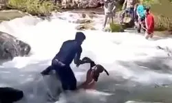  لحظه نجات دختر ۱۰ ساله از رودخانه+فیلم