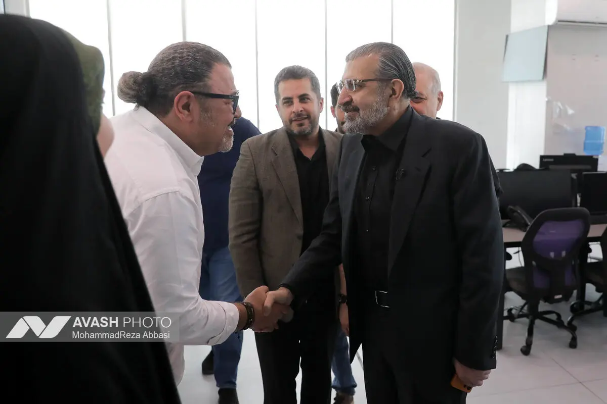بازدید صادق خرازی از خبرگزاری آوش