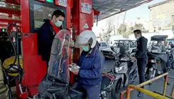برای سوخت‌گیری با پول نقد به جایگاه‌های سوخت مراجعه کنید
