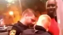 فیلم دیدنی ضایع شدن 3 پلیس امریکایی در بازداشت اشتباهی مأمور FBI / به چه جرمی بازداشتم ... با دیدن کارتش قالب تهی کردند ...