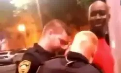 فیلم دیدنی ضایع شدن 3 پلیس امریکایی در بازداشت اشتباهی مأمور FBI / به چه جرمی بازداشتم ... با دیدن کارتش قالب تهی کردند ...
