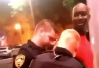 فیلم دیدنی ضایع شدن 3 پلیس امریکایی در بازداشت اشتباهی مأمور FBI / به چه جرمی بازداشتم ... با دیدن کارتش قالب تهی کردند ...