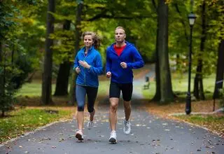 پیاده‌روی یا دویدن؛ کدام یک برای سلامتی شما بهتر است؟