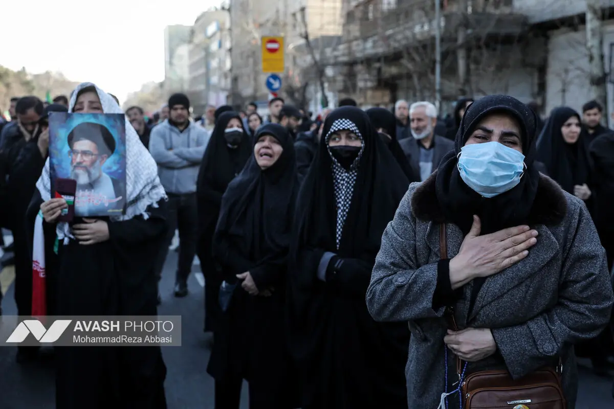 تجمع سوگواران رهبر شهید انقلاب در میدان انقلاب تهران