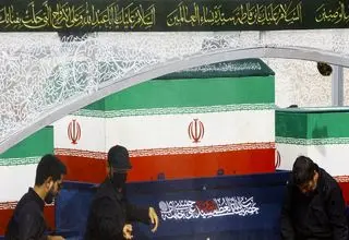 ساعت تشییع پیکر رهبر شهید در مشهد تغییر کرد؟