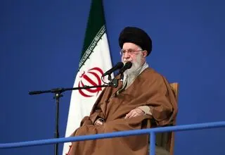 تلاش دشمنان برای دور کردن مردم از معنویت ناکام مانده است 