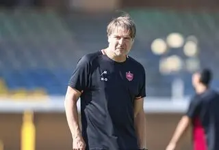 مایکل اونینگ در پرسپولیس ماندنی شد