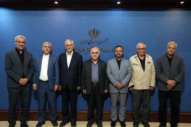 بررسی چالشهای اقتصادی کنونی در نشست مدنیزاده با وزرای اقتصادی پیشین