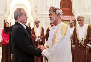 پادشاه عمان، پزشکیان را بدرقه کرد 