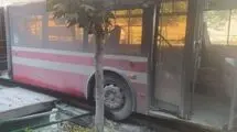 تصادف یک اتوبوس‌ بی‌.آر.تی تهران با 7 خودرو و موتور در خیابان ولی‌عصر