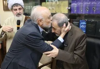 دیدار جمعی از دیپلمات‌ها و وزرای اسبق با ولایتی درباره تحولات منطقه و جهان
